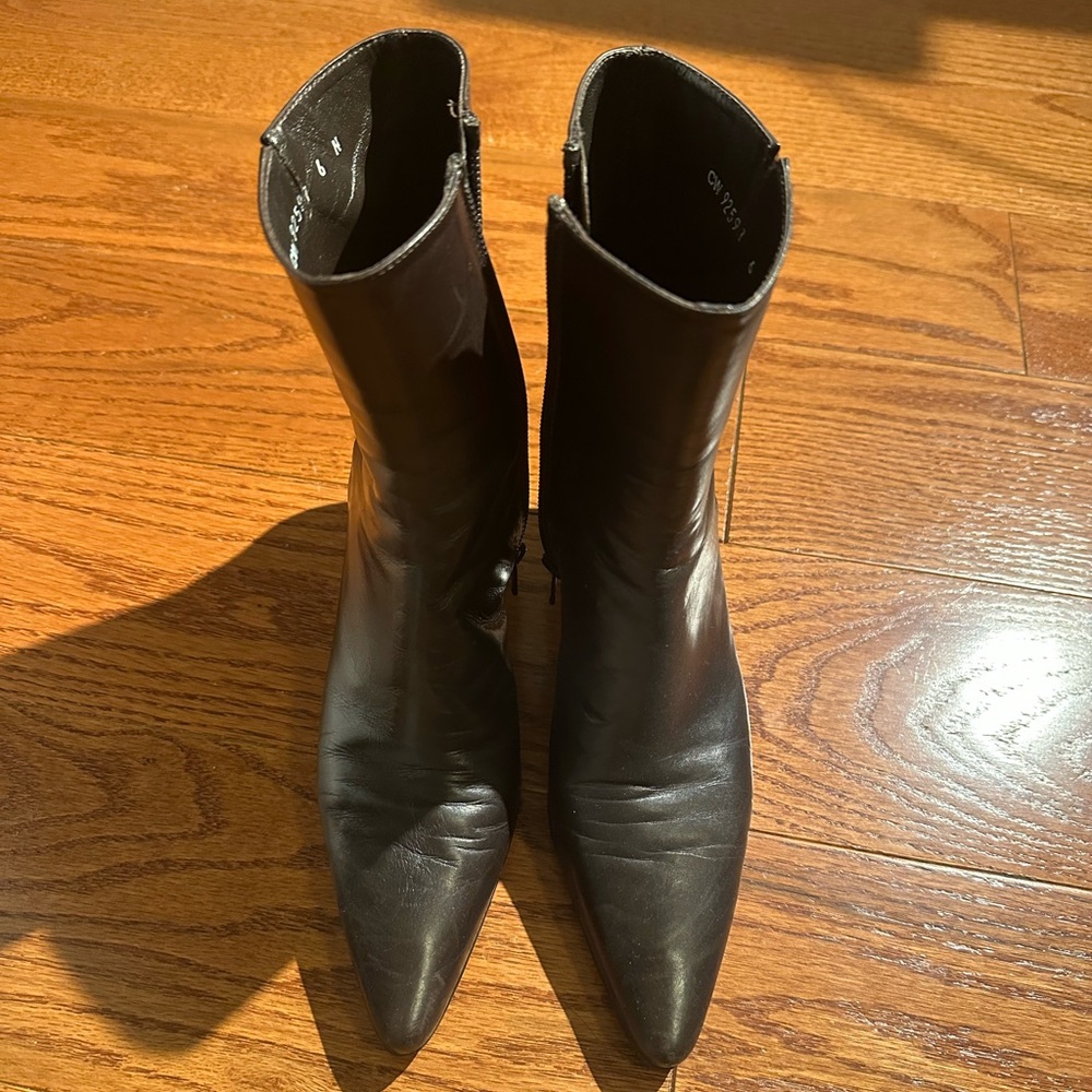 STUART WEITZMAN Sleek Black Pointed Toe Ankle Boots